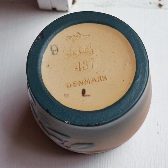 Vintage Danish Art Pottery Bud Vase - P. Ipsens Enke - Hand Painted Bird Design - Picture 6 of 10